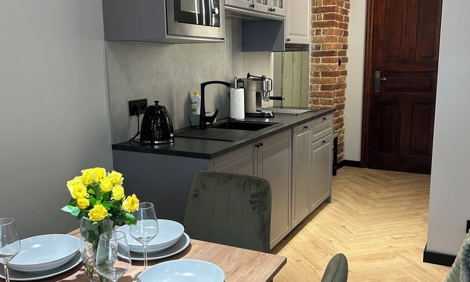 Stradom Apartment | Charm & Comfort Renovated Gem in Old Town 8 min walk to Krakow’s Main Square!