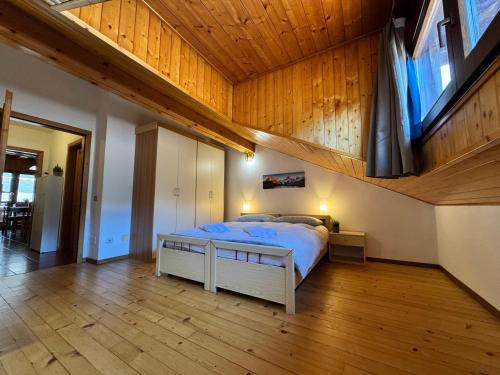 Terzolas Apartment | Charm & Relax - Accogliente Mansarda Alpina