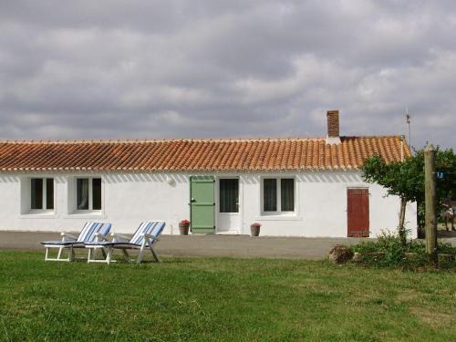 Vaire House | Charmant Gîte Rénové avec Jardin Privé, Cheminée et WiFi à Vairé, Vendée - FR-1-426-411