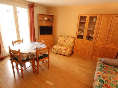Bagneres-de-Luchon Apartment | Charmant T2 Cabine Centre Luchon - Balcon Sud - Parking Privé - 4/6 personnes - FR-1-313-141