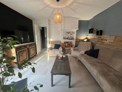 Saint Sever Apartment | Charmant T2, Cl 3 étoiles, 4 Lits, 4 personnes et 1enfant, parking et terrasse