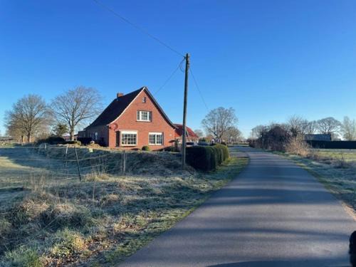 Dunum Apartment | Charmantes Butzen-Nest am Radweg