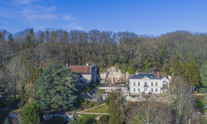 Bourre Bed & Breakfast | Charming manor house with 2 suites, swimming pool, 15 min from Chenonceau and Beauval