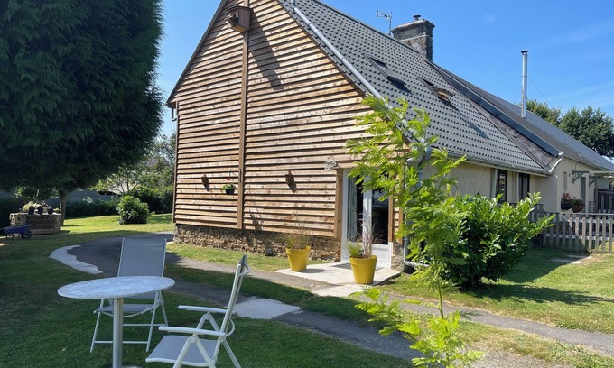 Saint-Georges-de-Livoye Cottage | Charming 1-bedroom gite in delightful countryside hamlet with views