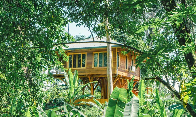 Carenero Island House | Charming bungalow in tranquil Bocas del Toro. Perfect spot for surf and relax.
