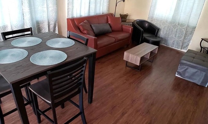 Keeling Apartment | Charming 1-bed apt, cook-ready kitchen, laundry,5-8 mins to U of A and Downtown
