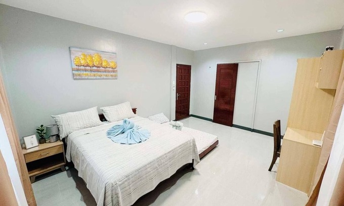 Oslob House | Charming 1-bed house in with lovely ocean views 7 mins to whale shark watching.