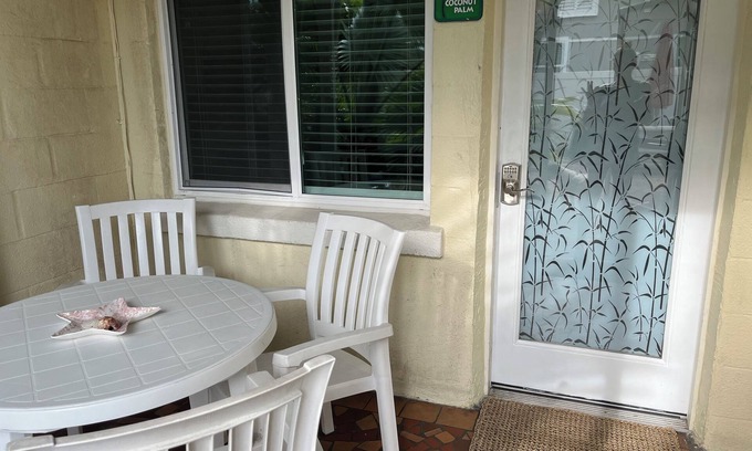 Clearwater Beach Apartment | Charming 1-Bedroom Apartment Steps From Beautiful Clearwater Beach