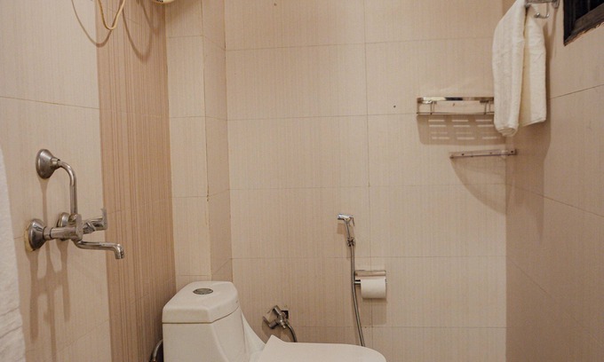 Chhatarpur Apartment | Charming 1-bedroom apartment in wonderful New Delhi with AC, WiFi