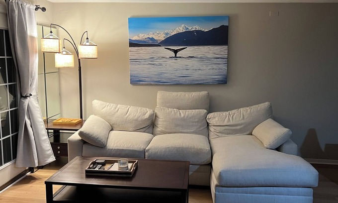 Glenview Apartment | Charming 1-bedroom apartment with WiFi, AC in Glenview, great school district