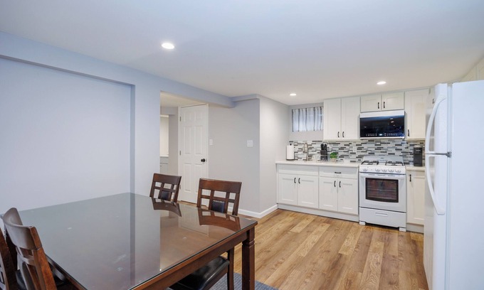 Seaford House | Charming 1-bedroom apt with WiFi, AC in soothing Seaford