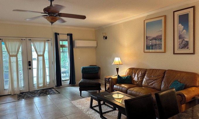 East Sacramento Cottage | Charming 1-bedroom cottage in enjoyable Sacramento with AC, WiFi