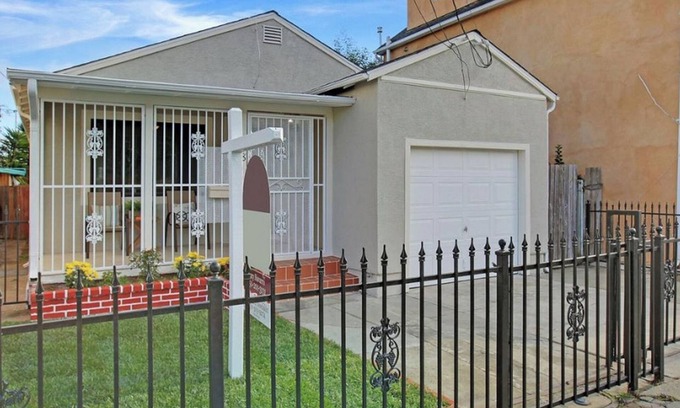 San Bruno House | Charming 1-bedroom house with AC, WiFi in delightful San Bruno