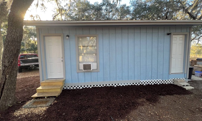 Putnam Hall House | Charming 1-bedroom house with AC, WiFi in welcoming Melrose