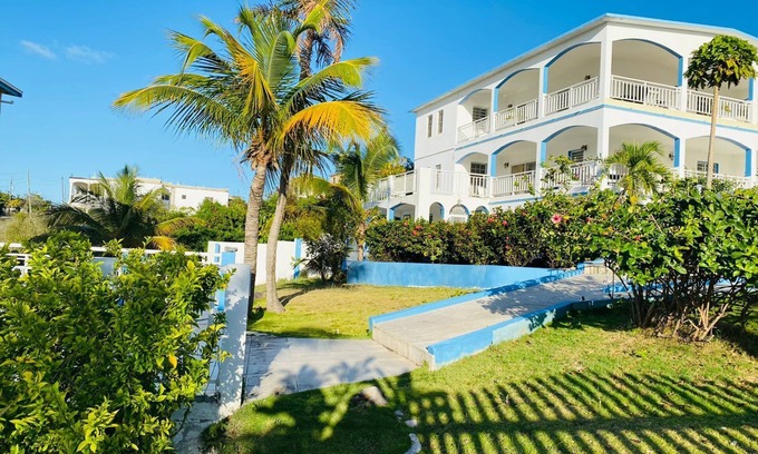 South Hill Villa | Charming 1-bedroom villa in wonderful South Hill with AC, WiFi