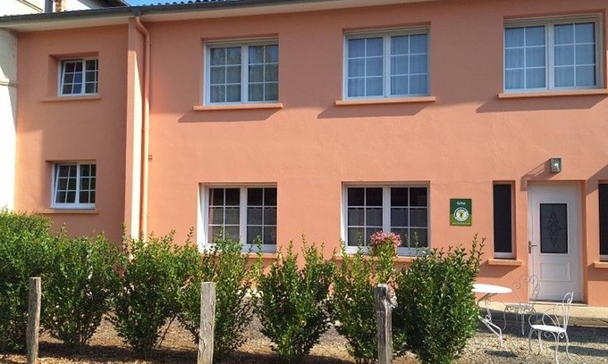 Roches-Bettaincourt Cottage | Charming 10-Person Cottage with Private Park and BBQ Area Near Joinville