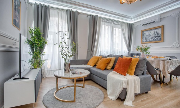 Bonne-Nouvelle Apartment | Charming 150m² 5BR Romantic City Center w/Aircon