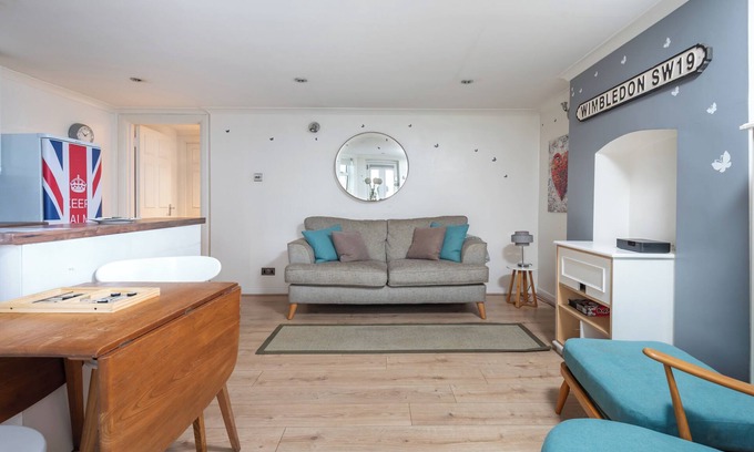 Wimbledon Apartment | Charming 1BD Flat with Garden, Wimbledon Village