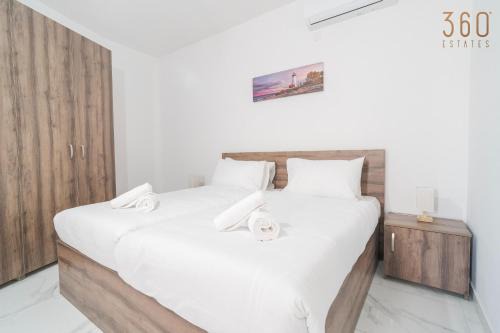 Tarxien Apartment | Charming 1BR with comfy bed with WIFI & AC in Tarxien