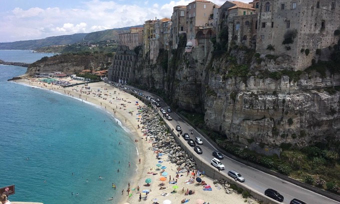 Contrada Difesa I Apartment | Charming 2-bedroom apartment with WiFi, AC close to beach and swimming pools