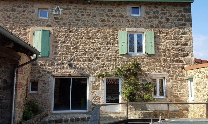 Pilat Rhodanien Cottage | Charming 2-Bedroom Cottage with Private Pool, Covered Terrace, and Free Linens