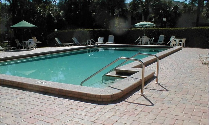 Bonita Springs Condo | Charming 2-bedroom condo in delightful Bonita Springs with AC, laundry, internet