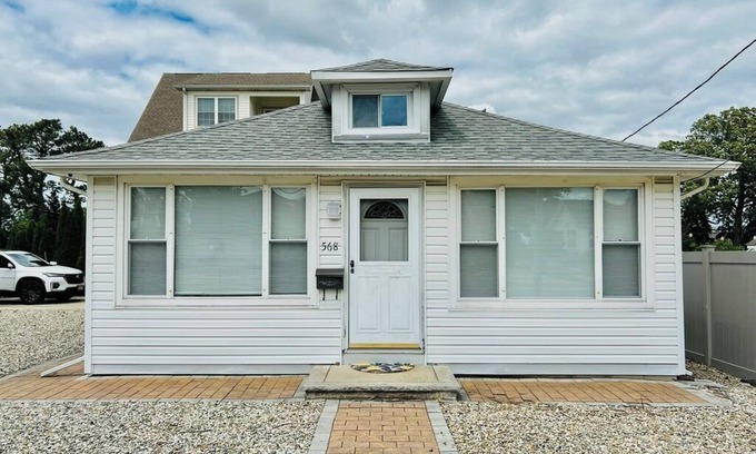 Brick House | Charming 2-bedroom beach house at the Jersey Shore.