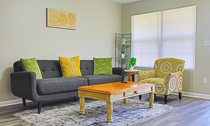 Elizabethtown House | Charming 2-bedroom townhome with AC, WiFi in nice Elizabethtown