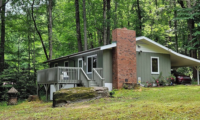 Maggie Valley House | Charming 2-bedroom house with AC, WiFi in delightful Maggie Valley