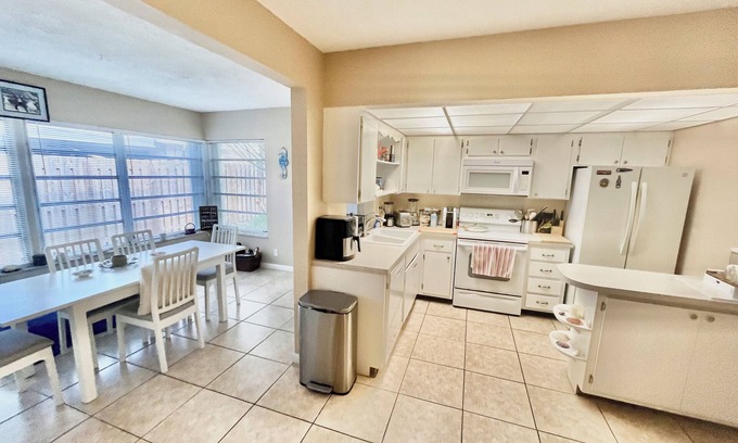 Wilton Manors House | Charming 2-bedroom house with AC, fitness room in pleasant Wilton Manors