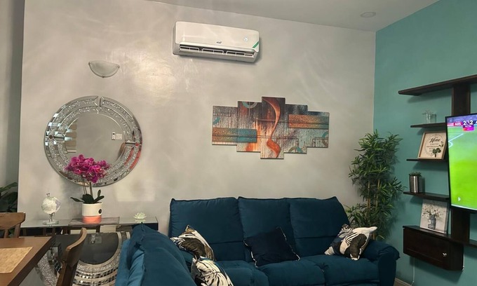 Saint Andrew Apartment | Charming 2-bedroom apartment with pool, AC, parking and WiFi in Kingston