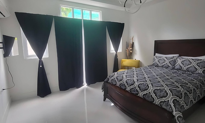 Camperdown Apartment | Charming 2-bedroom apartment with AC, WiFi in wonderful Kingston