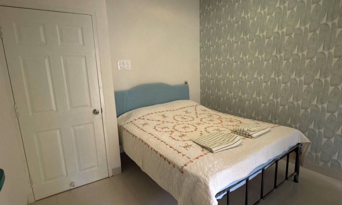 Siolim Apartment | Charming 2-bedroom apartment in wonderful Oshal with WiFi, AC