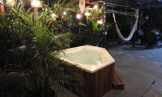 Cabo Blanco House | Charming 2-bedroom beach house in CR's only Blue Zone with AC, WiFi and Jacuzzi.