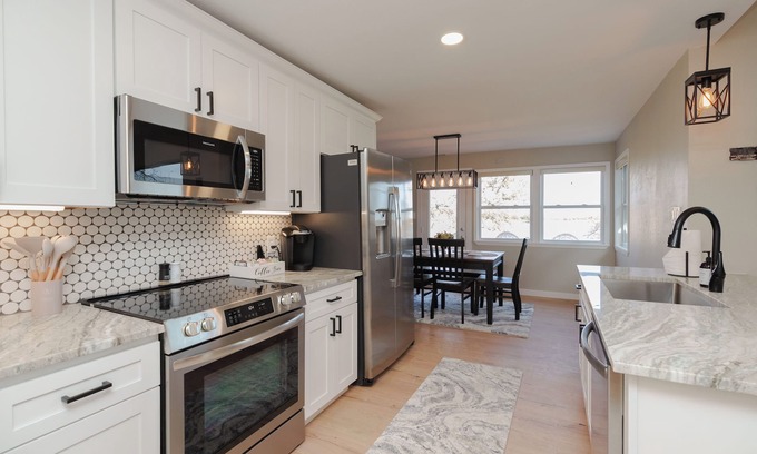 Little Elm Cottage | Charming 2-bedroom cottage in peaceful Little Elm with WiFi, AC