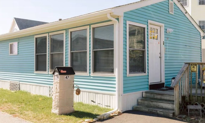 Bowers Beach Cottage | Charming 2-bedroom cottage with AC, WiFi, DE fields, restaurants, boats, beach