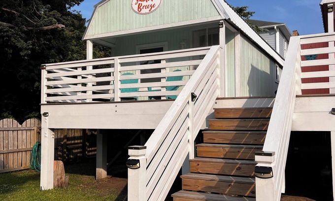 Ocracoke Cottage | Charming 2/Bedroom Cottage Centrally in The Middle of The Island. On Back Road.