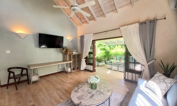 Mullins Cottage | Charming 2-bedroom cottage with AC and WiFi near Beach on West Coast