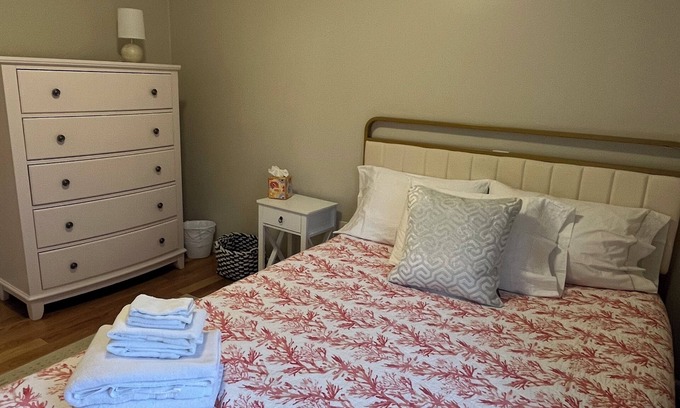 Waterford House | Charming 2-bedroom house with WiFi, AC in lovely Waterford