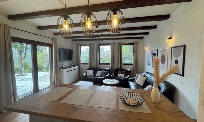 Sarajevo Canton House | Charming 2-bedroom house in Nahorevo with WiFi and AC