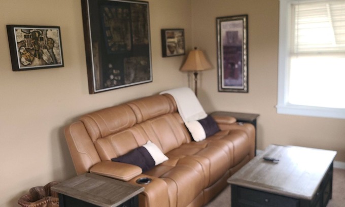 Natrona House | Charming 2-bedroom house with WiFi and AC in delightful Cheswick