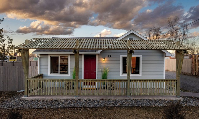 Montrose House | Charming 2-bedroom house with AC, WiFi centrally located in Montrose, CO