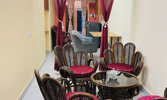 Hazratganj House | Charming 2-bedroom house with WiFi, AC in Lucknow