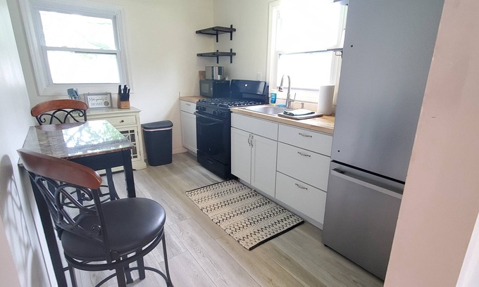 Auburn House | Charming 2-bedroom house in Auburn with AC