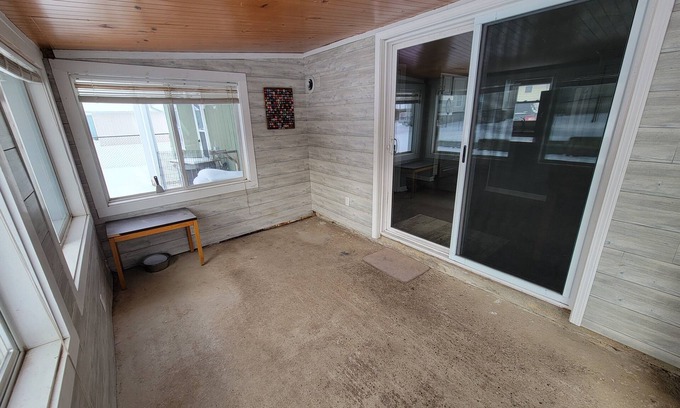 Alto House | Charming 2-bedroom house with AC, WiFi within walking distance of Campau Lake.