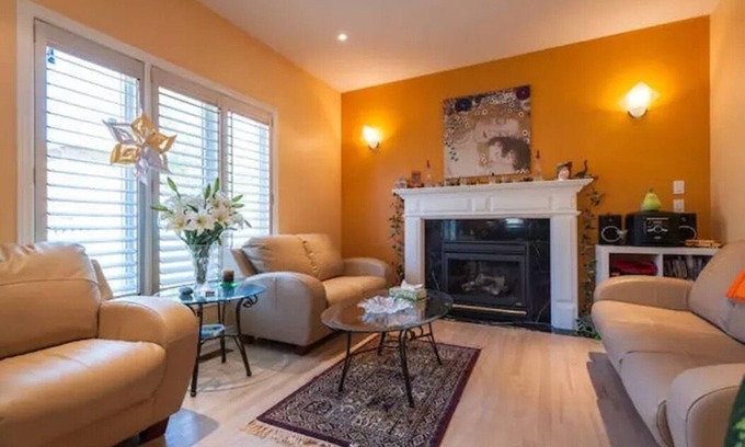 Markham Cabin | Charming 2-bedroom Lodge with WiFi, AC between Markham and Richmond Hill