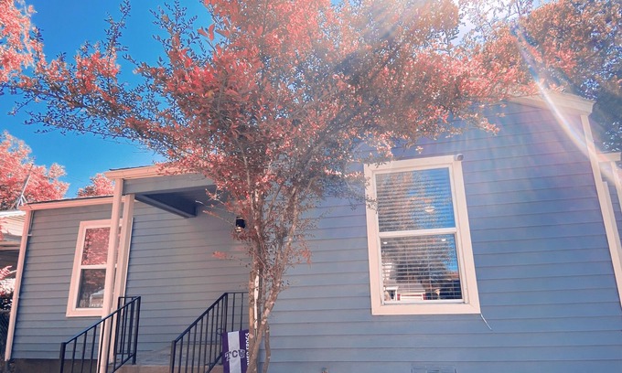 Fort Worth House | Charming 2-bedroom, pet-friendly house in great Fort Worth area