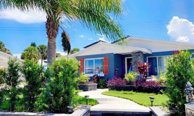 Oceanside Estates House | Charming 2-bedroom house in marvelous Ormond Beach with WiFi, AC. Great getaway!