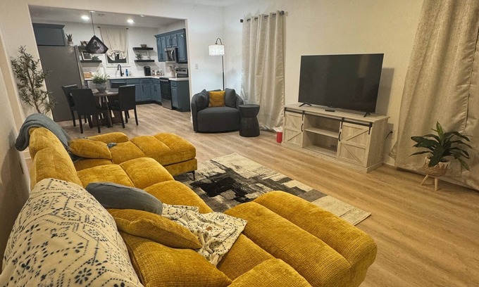 Port Neches House | Charming 2-bedroom house with WiFi in Port Neches
