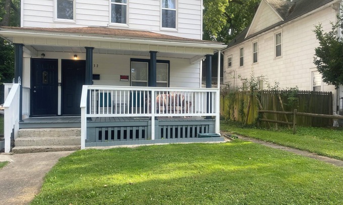 Springfield House | Charming 2-bedroom house in fabulous Springfield with AC, WiFi